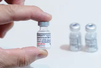 Már hat hónapos kortól lehet oltani a Pfizer és a Moderna koronavírus-vakcinájával az Európai Unióban