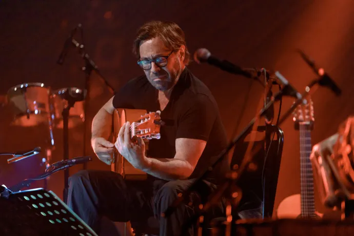 Al Di Meola koncert közben – Fotó: David Himbert / David Himbert / Hans Lucas