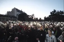 Nem hagyják megfélemlíteni magukat a szegedi tanárok, az elmúlt évek legnagyobb létszámú tüntetését tartották a városban