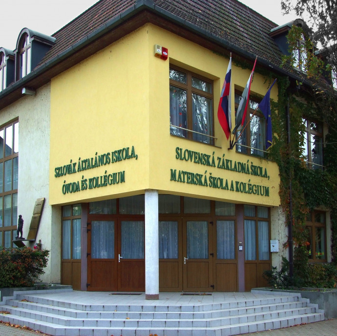 Fülöp-szigetekről reptetett gyári dolgozók, különleges gombák és magyarországi szlovákok