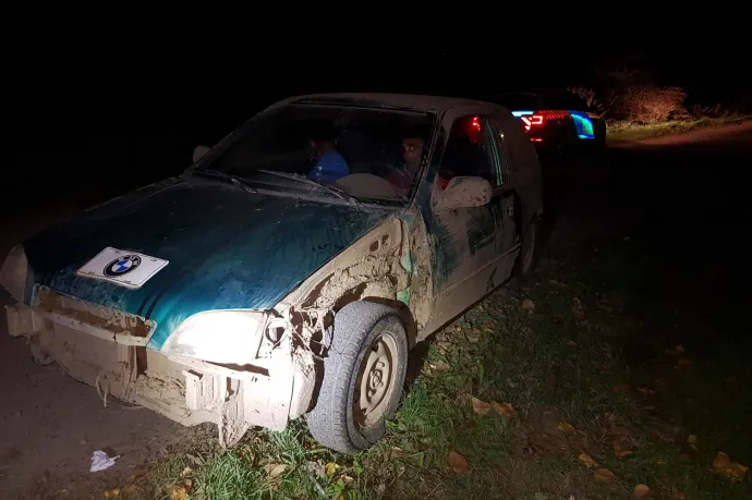 BMW-matricás, törött, szutykos kocsiszerűséggel szegte meg az összes létező jogszabályt egy részeg férfi