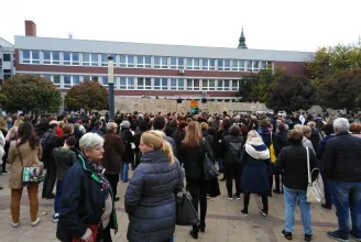 Zuglóban, Szolnokon és Nyíregyházán is több százan demonstráltak az oktatásért