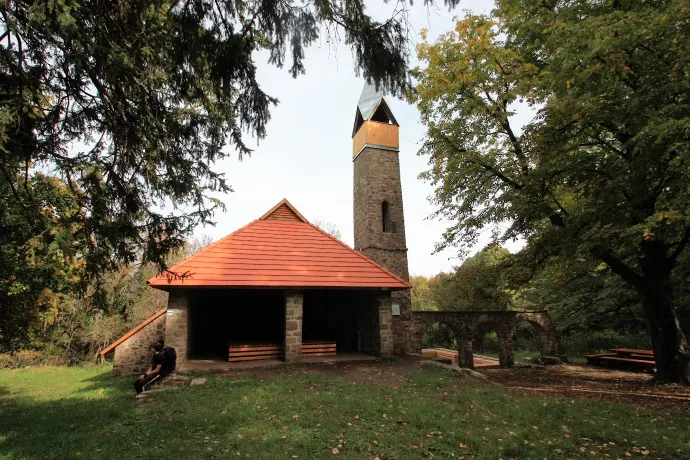 Kolostorrom és templomból lett bivakszállás – Fotó: Tenczer Gábor / Telex