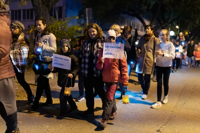 Zuglóban, Szolnokon és Nyíregyházán is több százan demonstráltak az oktatásért