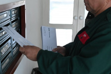 A szemétszállítókéhoz hasonló rezsitámogatást szeretnének a postások is