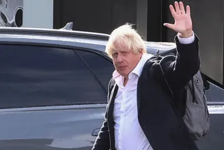 Boris Johnson nyaralását megszakítva hazarepült Londonba, indulhat a miniszterelnöki posztért