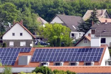 Napelemszövetség: Több száz vállalkozás és több ezer ember veszítheti el állását a napelemes szektorban