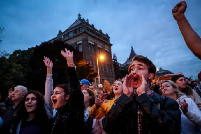 Az elmúlt időszak legnagyobb szolidaritási tüntetése zajlott vasárnap este Budapesten