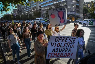 „Nők százai haltak meg, ez nem igazságszolgáltatás”. Több romániai városban tüntettek a nők biztonságáért