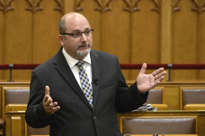 Felfüggesztették Csárdi Antal mentelmi jogát