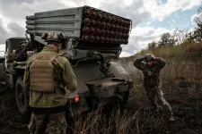 Autóbomba robbant egy orosz propagandatévénél, óvóhelyre kellett menekíteni az Ukrajnába látogató német államfőt