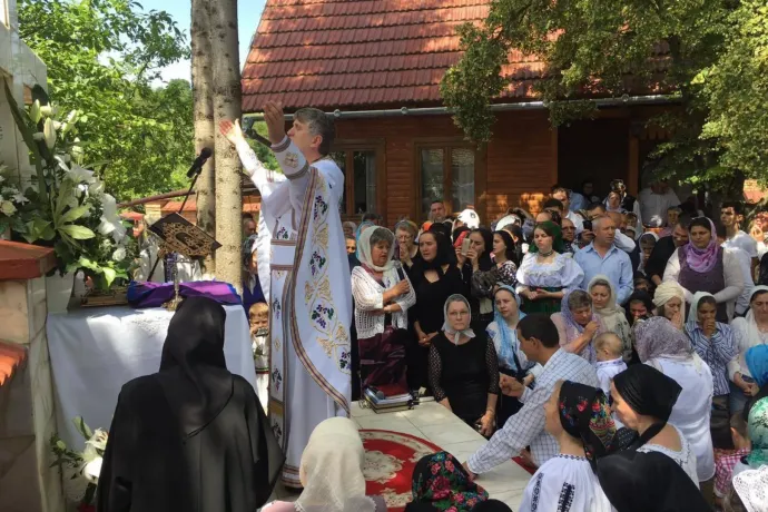 Éjszakai mulatóból imádkozó hely lett, ahova egy szexbotrányai és adócsalása miatt kizárt ortodox pap várja híveit