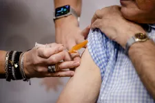 Kísérleti program: a gyógyszerészek is beadhatják az influenza elleni oltást