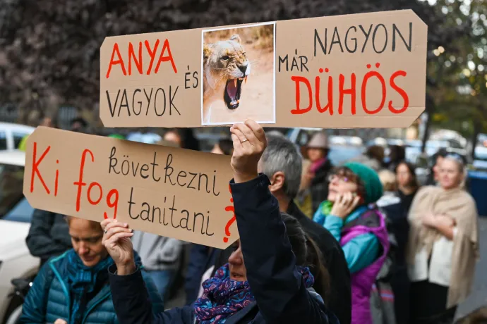 Gyűjtést szerveznek a polgári engedetlenségben részt vevő tanároknak a Corvinus oktatói