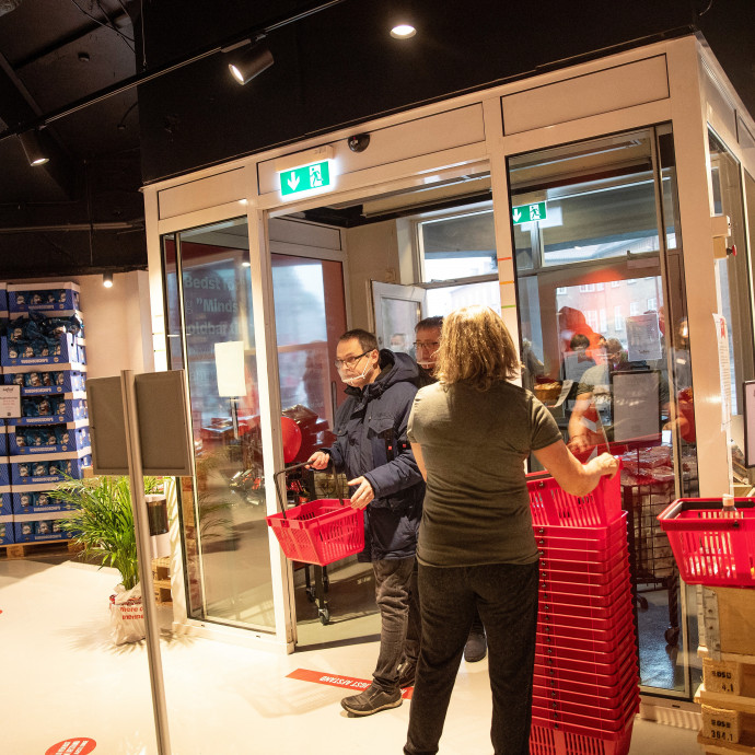 Lejárt szavatosságú élelmiszerek fogyasztásával is próbálnak spórolni az inflációval küzdő európaiak