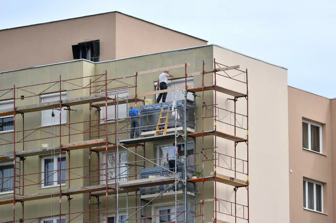 Most, amikor lefagy az építőipar, a sok szaki tényleg dolgozhatna a lakások energiahatékonyságán