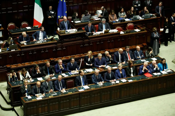 Giorgia Meloni beszéde az olasz parlament alsóházában az új kormány bizalmi szavazása előtt, Rómában 2022. október 25-én – Fotó: Remo Casilli / Reuters