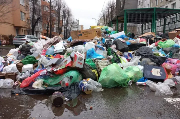 Már egy hónapja nincs hova szállítsák a máramarosiak szemetét, veszélyhelyzetet hirdettek