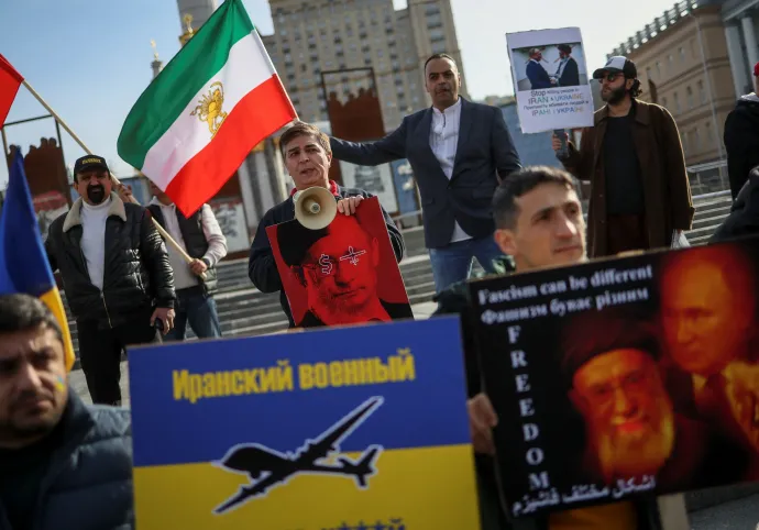 Iráni tüntetők Kijevben 2022. október 28-án – Fotó: Gleb Garanich / Reuters
