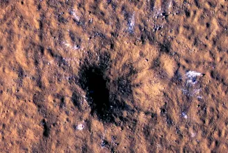 Meteoroid csapódott a Marsba, a kráterből vízjég került a felszínre