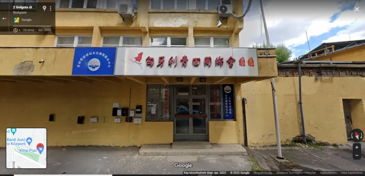 A Golgota úti épület még a kék felirattal – Forrás: Google