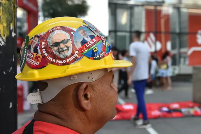 Álhírpokolban dől el a brazil elnökválasztás Bolsonaro és Lula között