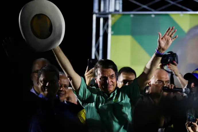 Jair Bolsonaro egy kampánygyűlésen a brazíliai Guarulhosban, 2022. október 22-én – Fotó: Carla Carniel / Reuters