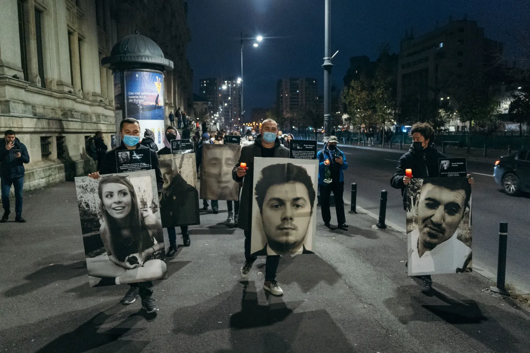A bukaresti főügyészség elé vonulnak a Colectiv-tűzvészre emlékezők