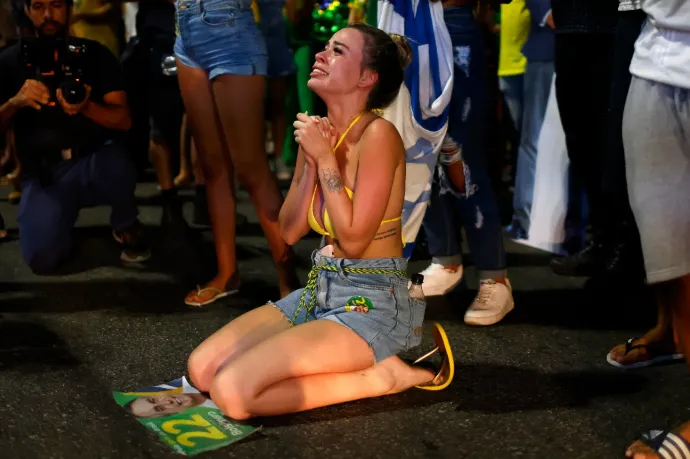 Az elnök vereségét gyászoló bolsonarista Rio de Janeiróban – Fotó: Wagner Meier / Getty Images