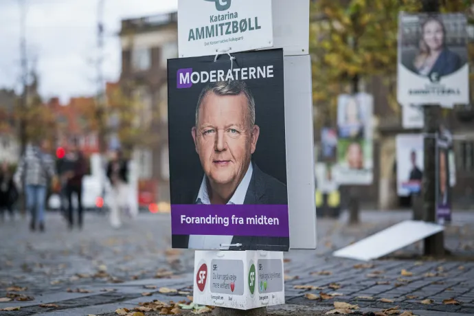 Løkke Rasmussen kampányplakátja Koppenhágában 2022. október 31-én – Fotó: Jonathan Nackstrand / AFP
