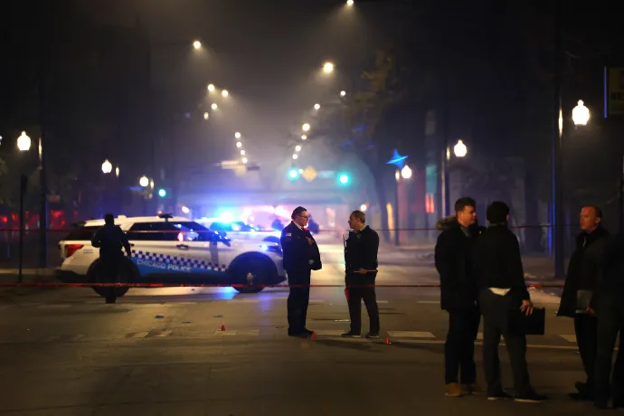 Halloweent ünneplő emberekre nyitottak tüzet Chicagóban, gyerekek is megsérültek