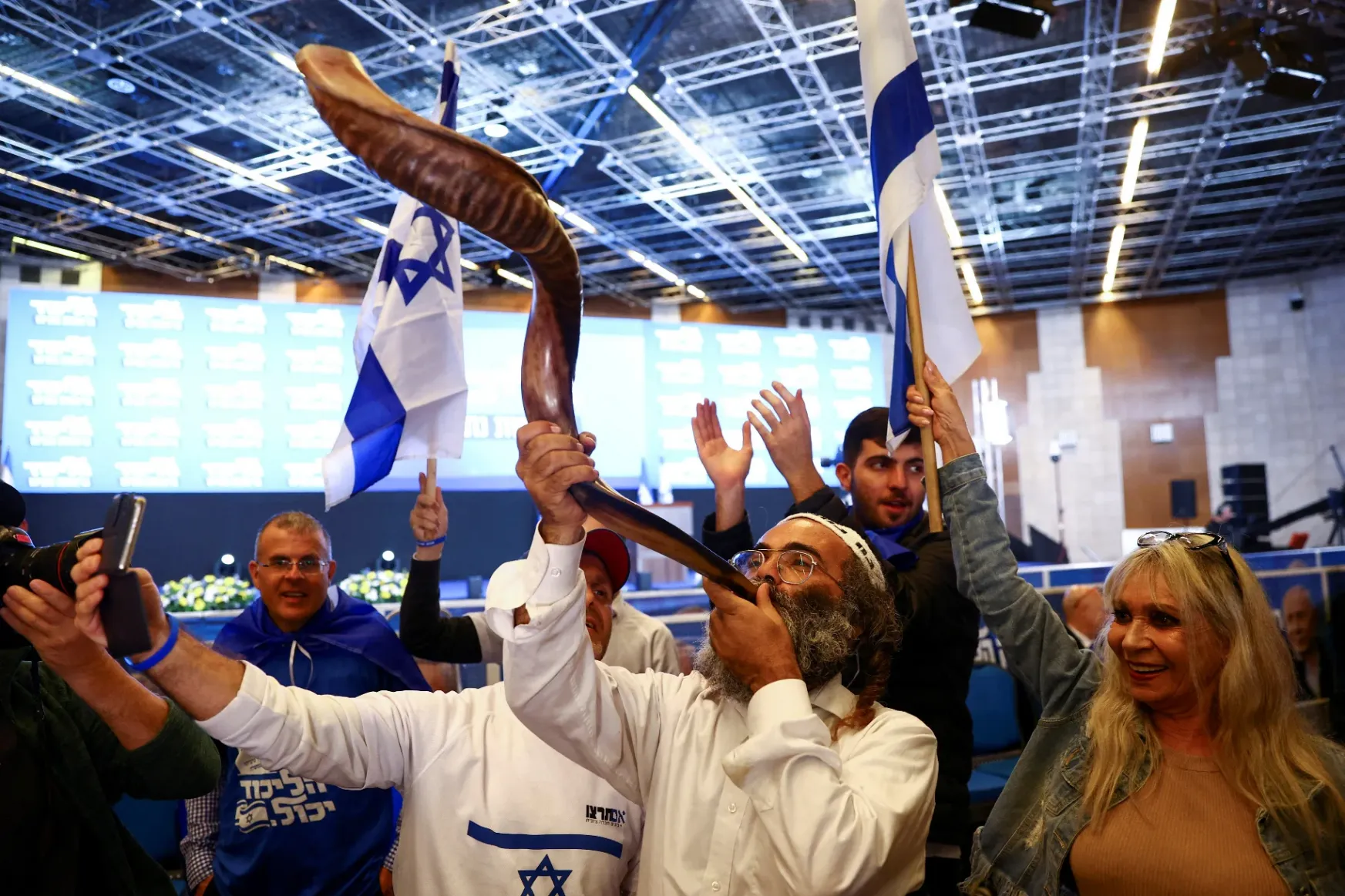 Netanjahu valószínűleg megnyerte az izraeli választást, a szélsőjobbal koalícióban térhet vissza