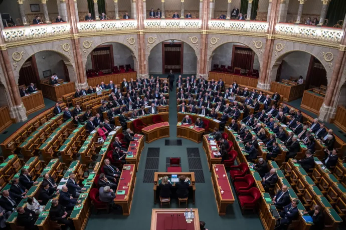 Lázár János felügyeletével elkezdik előkészíteni az Országház belső felújítását