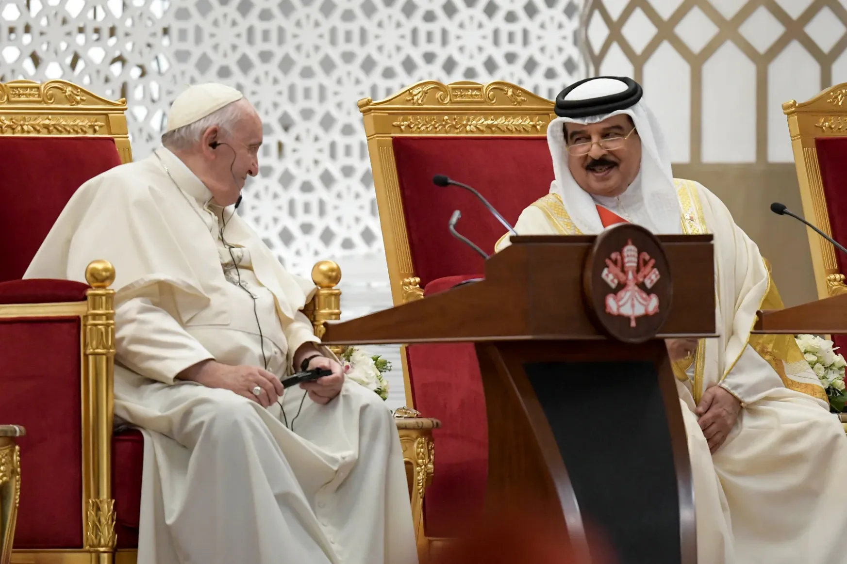 Ferenc pápa Bahreinbe utazott, és felszólalt a halálbüntetés ellen