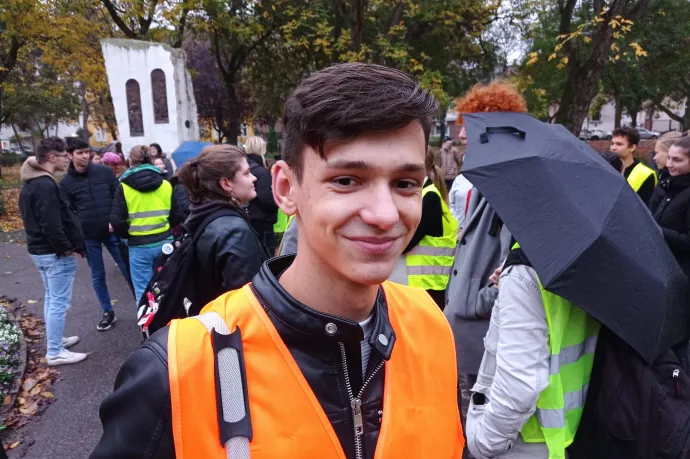Diákok győri hídfoglalása: szabad oktatást, ne fenyegetőzést!