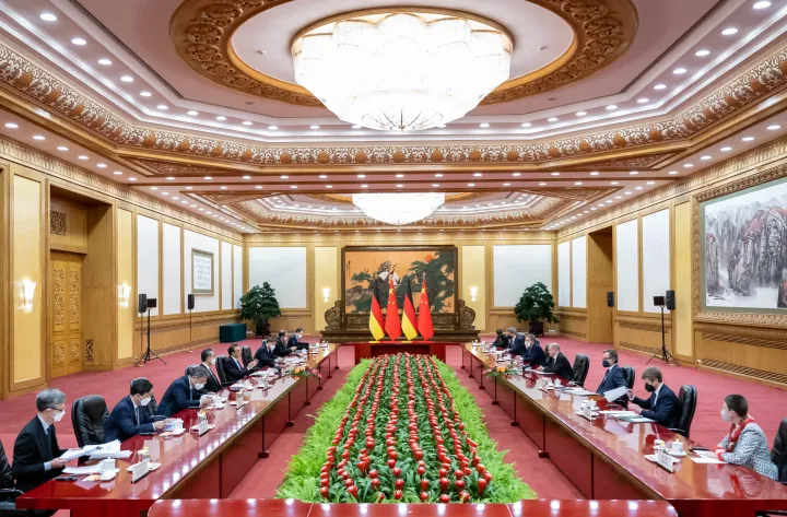Li Ko-csiang kínai miniszterelnök és Olaf Scholz német kancellár megbeszélése Pekingben 2022. november 4-én – Fotó: Xie Huanchi / Xinhua / Yinhua via AFP