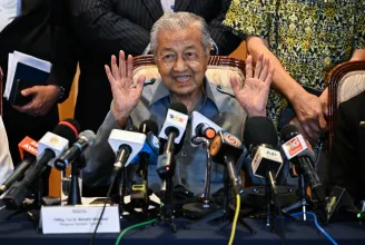 70 év körüliek a nagyhatalmak vezetői, de a maláj miniszterelnök-jelölt az apjuk lehetne