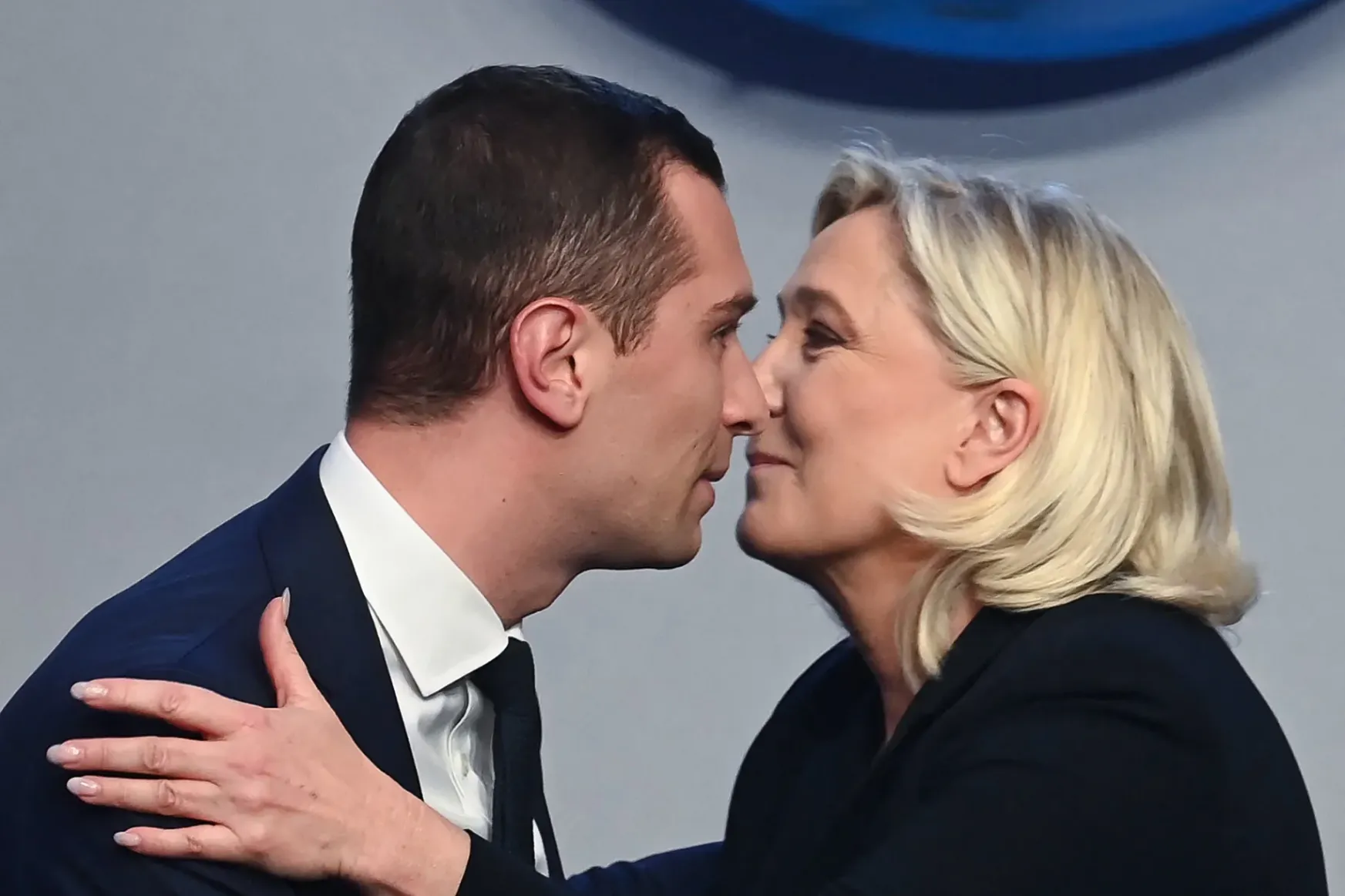 Jordan Bardella váltotta Marine Le Pent a francia Nemzeti Tömörülés élén
