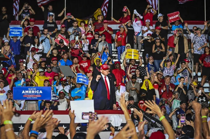 Donald Trump egy Marco Rubio szenátort támogató gyűlésen Miamiban 2022. november 6-án – Fotó: Eva Marie Uzcategui / AFP