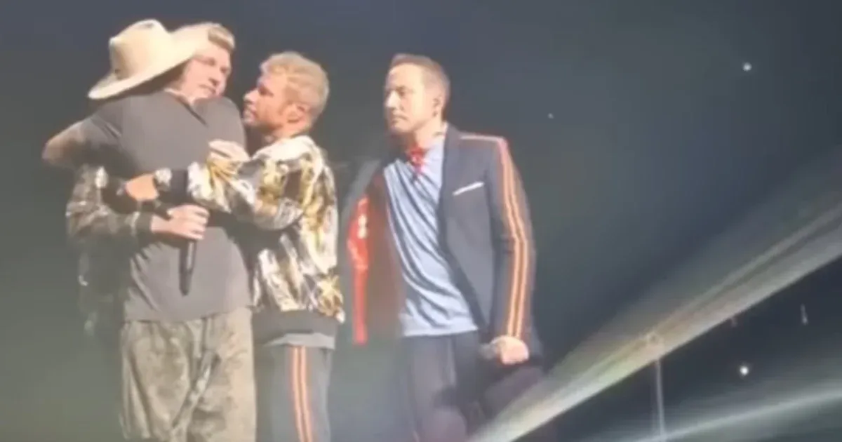 El dolor de Nick Carter fue consolado por sus amigos en la fiesta de los Backstreet Boys en Londres