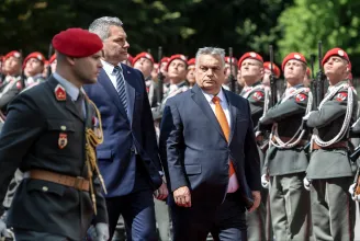 39 fős kísérettel utazott Orbán Bécsbe nyáron