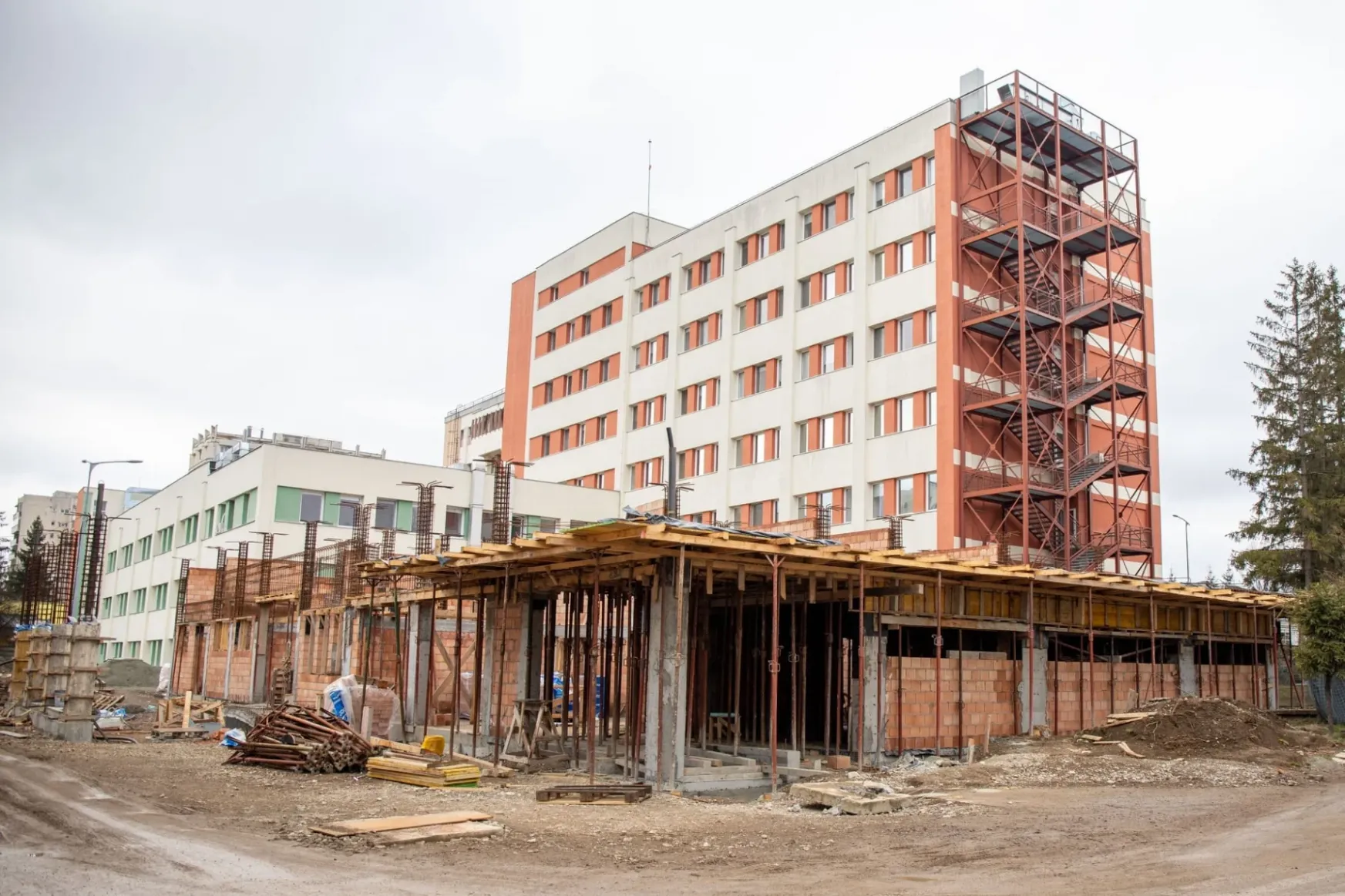 Pénzhiány miatt leáll az építkezés a Kovászna megyei sürgősségi kórházban
