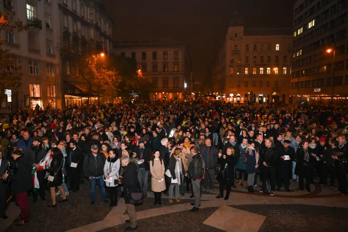 Az oktatás mély válságáról beszéltek és igazságos fizetéseket követeltek az egyházi iskolák demonstráló tanárai