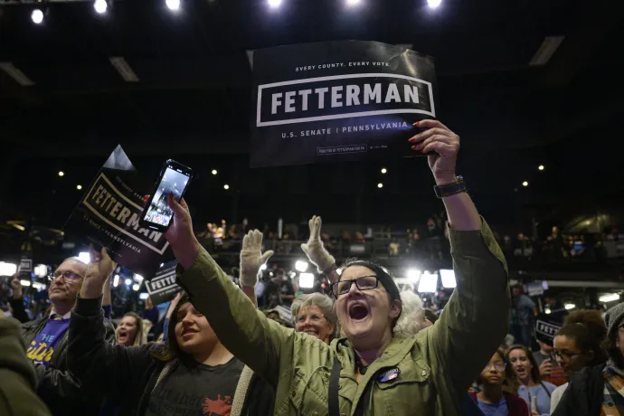 John Fetterman támogatói a demokrata szenátorjelölt eredményváróján – Fotó: Angela Weiss / AFP