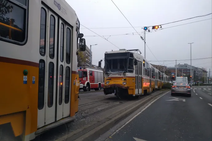 Villamosok ütköztek a Hungária körúton