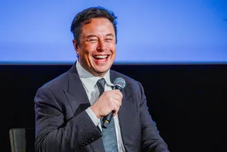 Elon Musk eladott 4 milliárd dollárnyi Tesla-részvényt