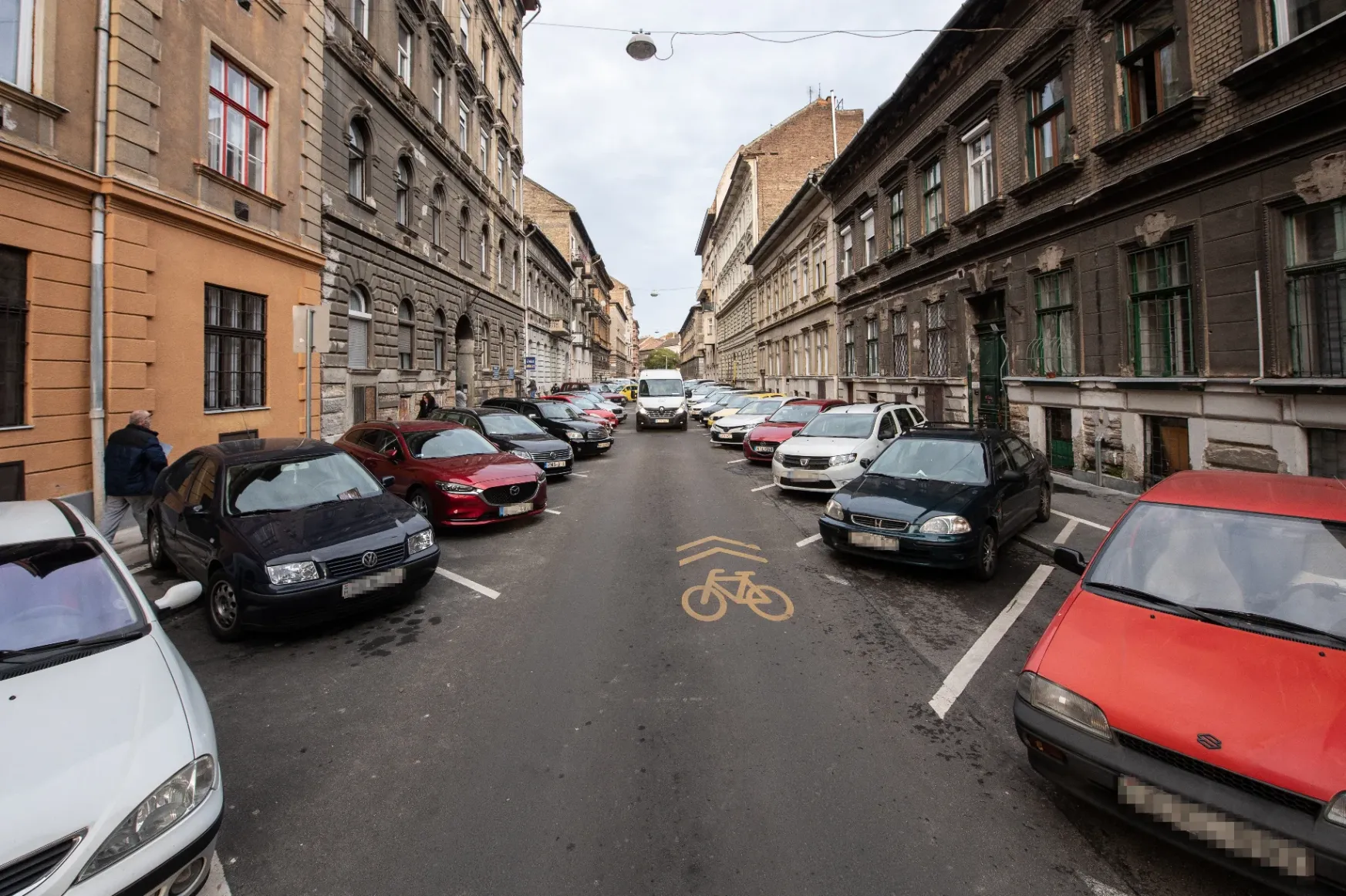 Eljött az idő, amikor olcsóbb mélygarázsban parkolni Budapesten, mint az utcán