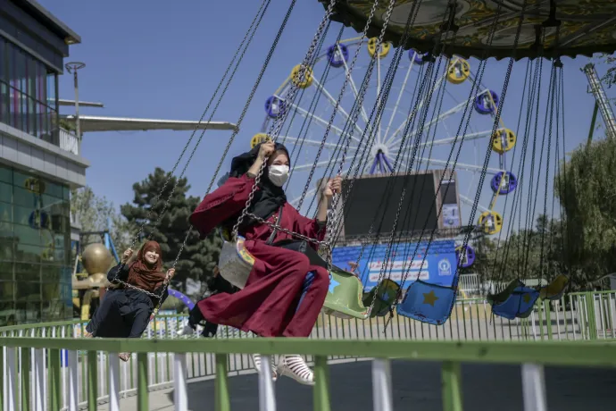 Egy évvel ezelőtt még nők is látogathatták a kabuli vidámparkot – Fotó: Bulent Kilic / AFP 