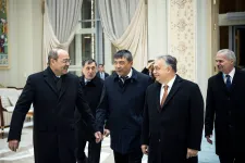 Palkovics lemondásától hangos a sajtó, de a kormánytól csak Üzbegisztánról vannak hírek
