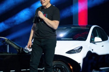 Pár éven belül eltűnnek az autószalonok Európából